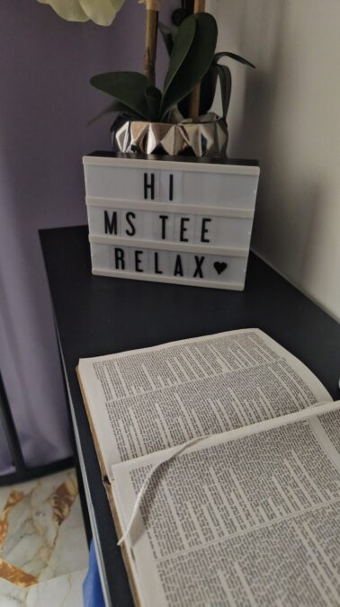 Relaxation space inside Unstoppable Esthetics designed for rest and reflection